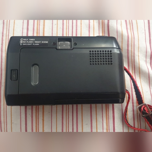 Yashica Electro 35 AF Mini Auto Focus 35mm Film Camera (working) - Picture 3 of 5